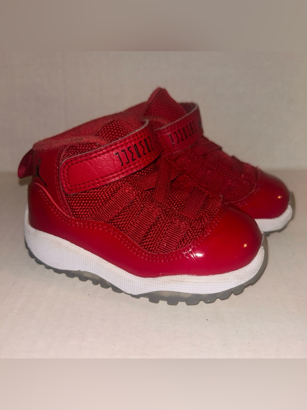 Jordan retro 11 gym red size 5C